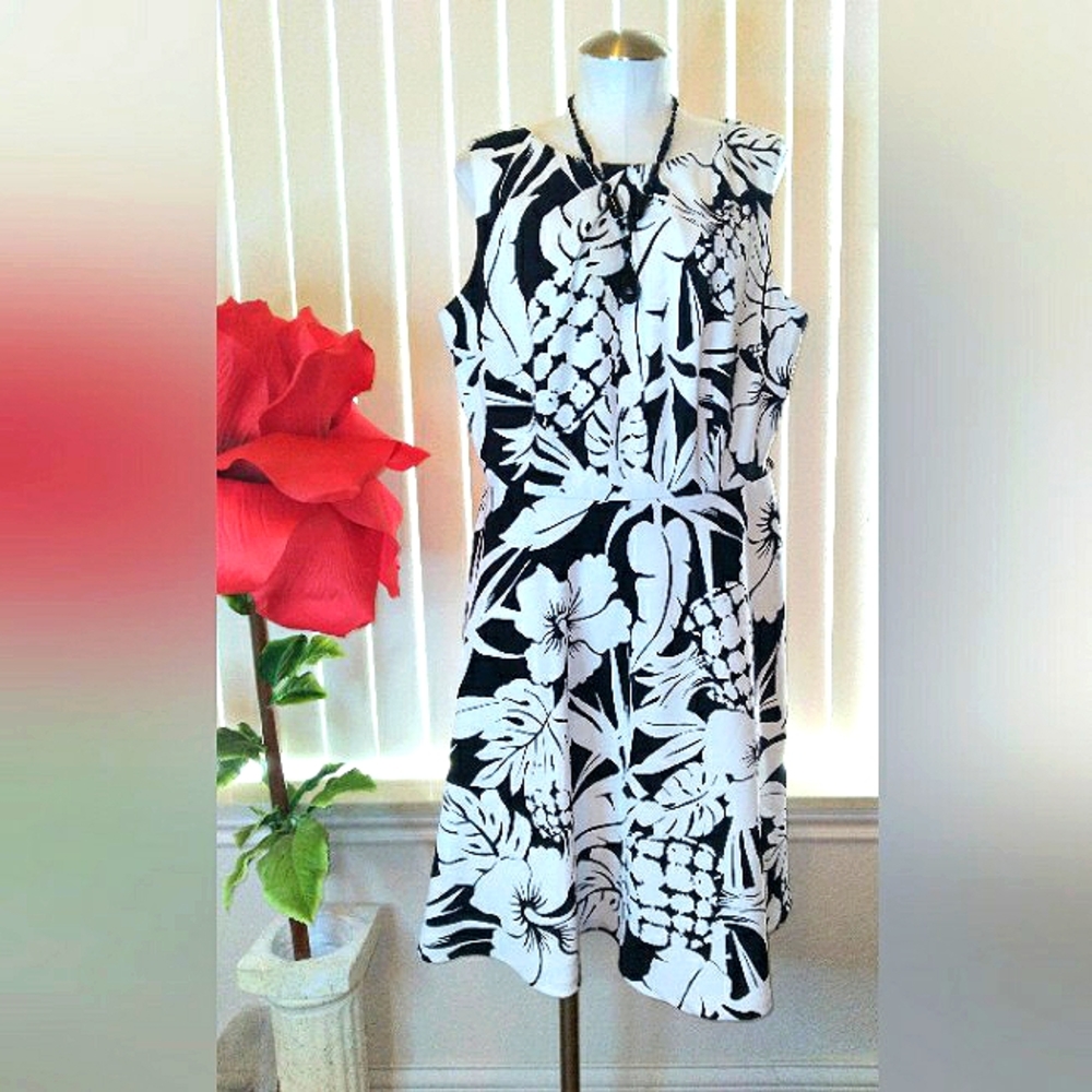 👗IT'S A SALE! EUC FLORAL PRINT DRESS👗